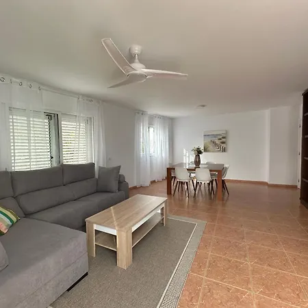 Luminoso Con Amplia Terraza Y Vistas شقة كانديلاريا